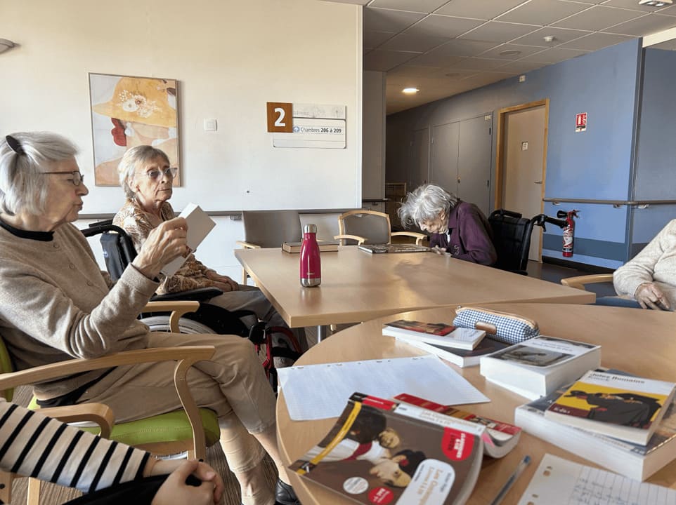 lecture-chez-les-seniors-master-metiers-du-livre-dijon-1